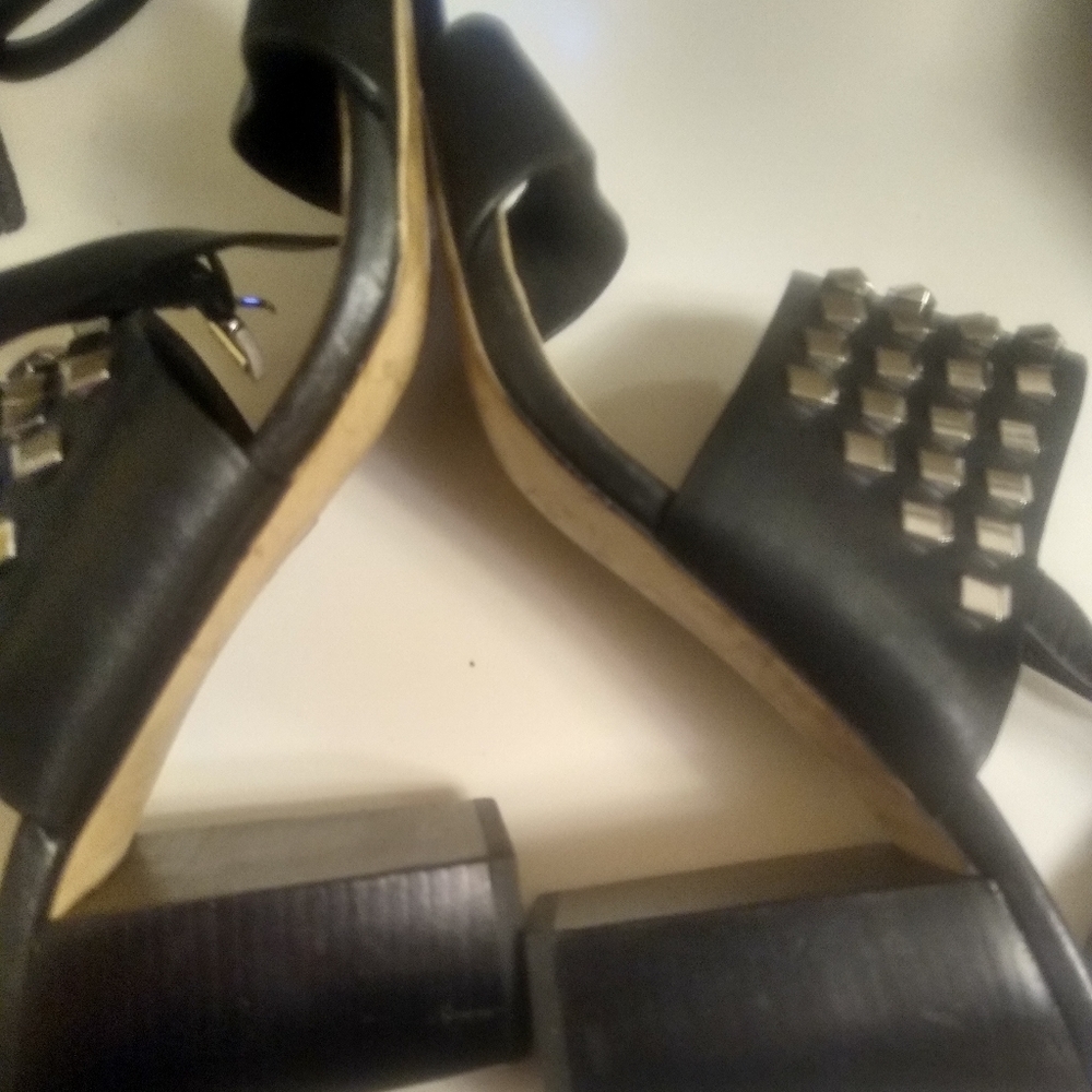 Michael Kors Valencia Sandals - Picture 4 of 4